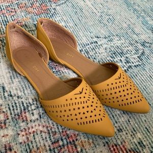 Mustard yellow size 10 flats